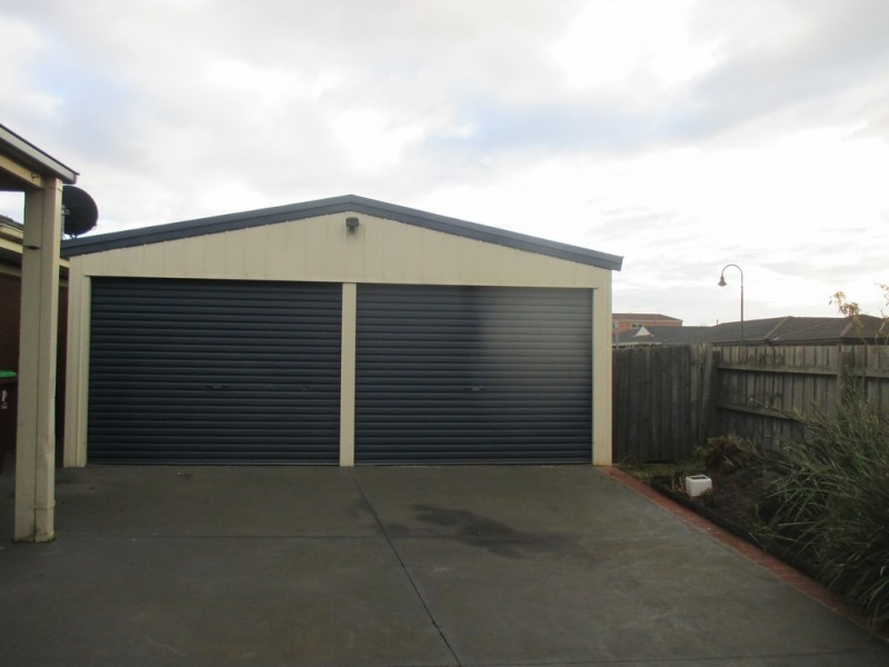 1 Chatham Close, Cranbourne VIC 3977