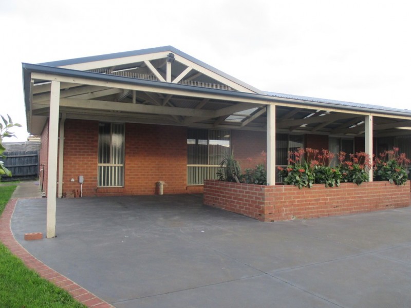 1 Chatham Close, Cranbourne VIC 3977