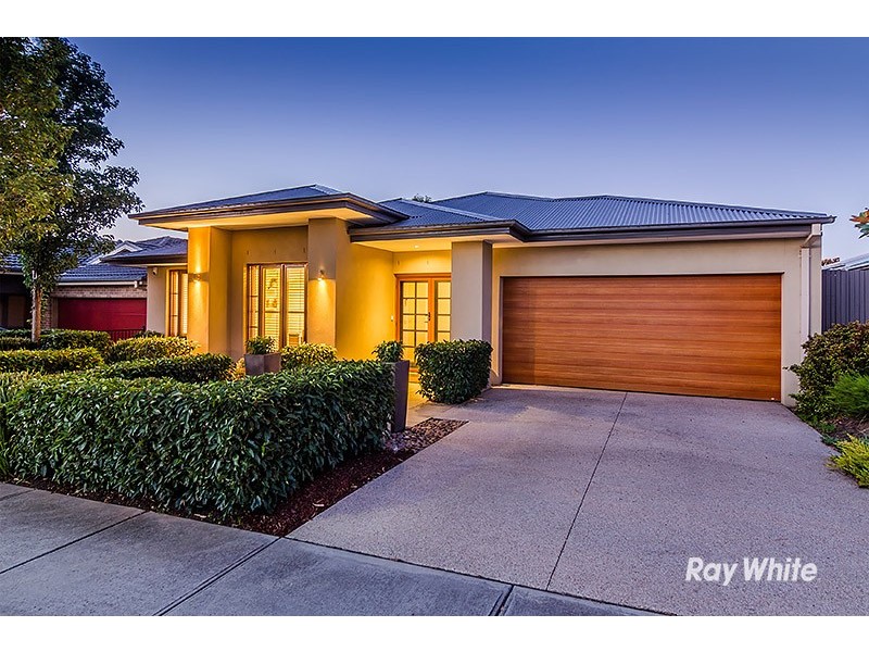 6 Nature Circuit, Cranbourne North VIC 3977