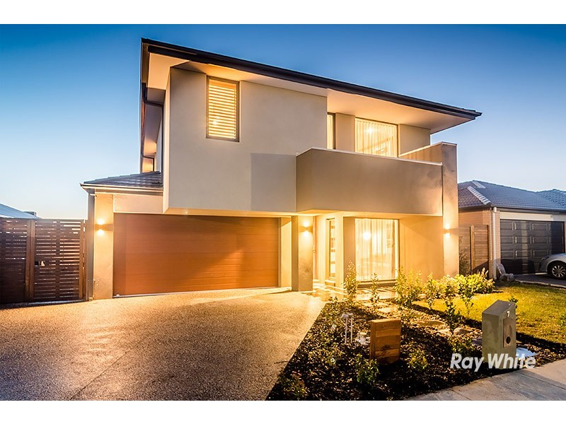 7 Yandra Street, Clyde North VIC 3978