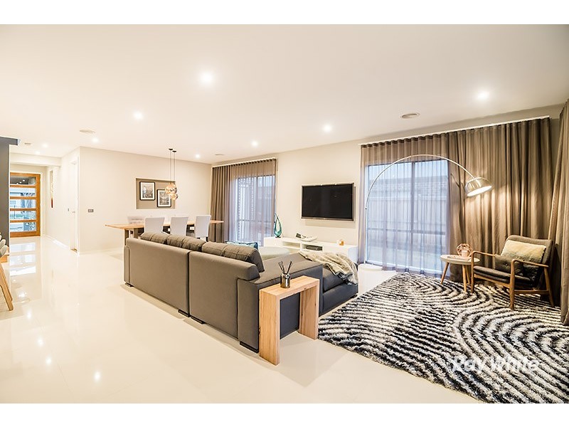 7 Yandra Street, Clyde North VIC 3978