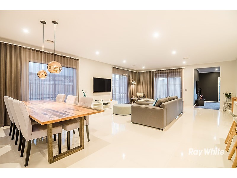 7 Yandra Street, Clyde North VIC 3978