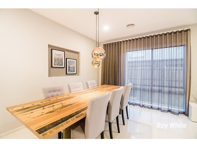 7 Yandra Street, Clyde North VIC 3978