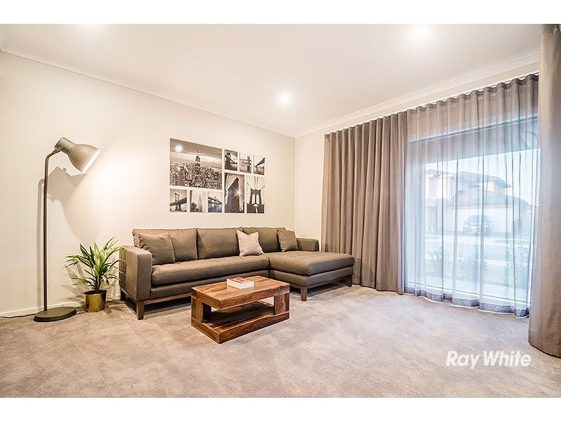 7 Yandra Street, Clyde North VIC 3978