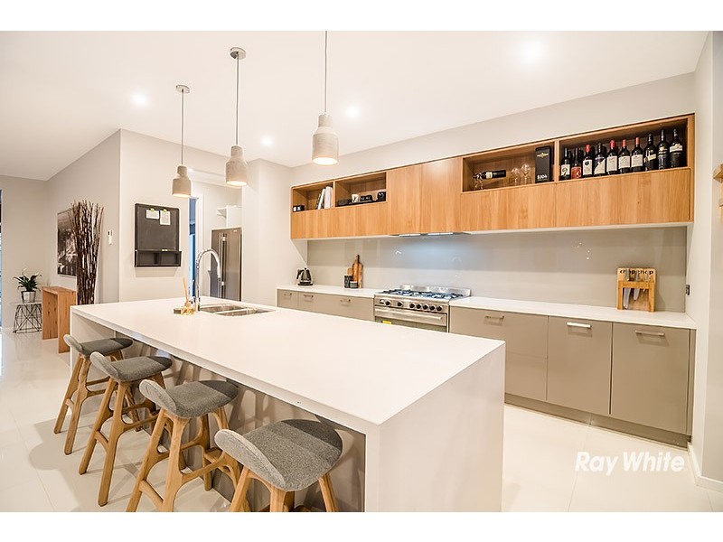 7 Yandra Street, Clyde North VIC 3978