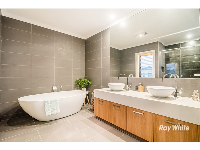 7 Yandra Street, Clyde North VIC 3978