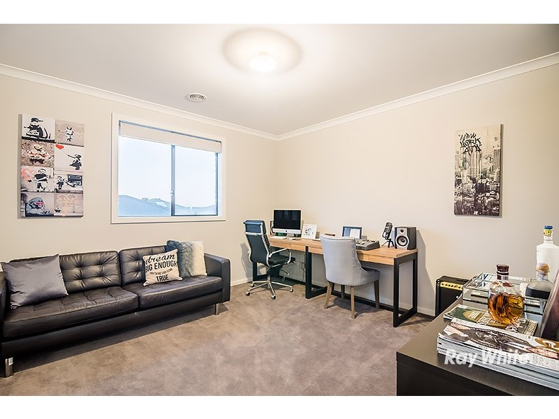 7 Yandra Street, Clyde North VIC 3978