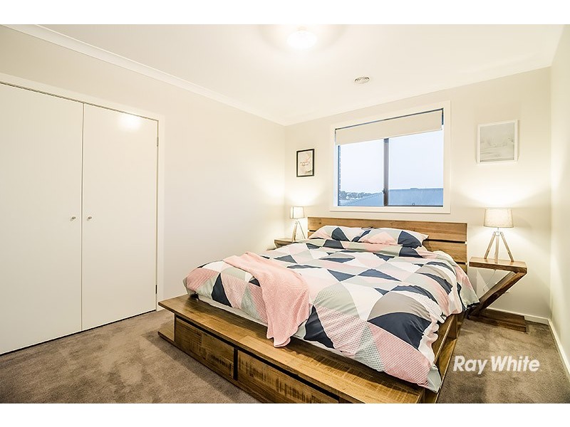 7 Yandra Street, Clyde North VIC 3978