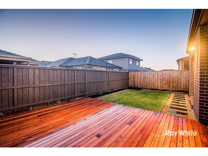 7 Yandra Street, Clyde North VIC 3978
