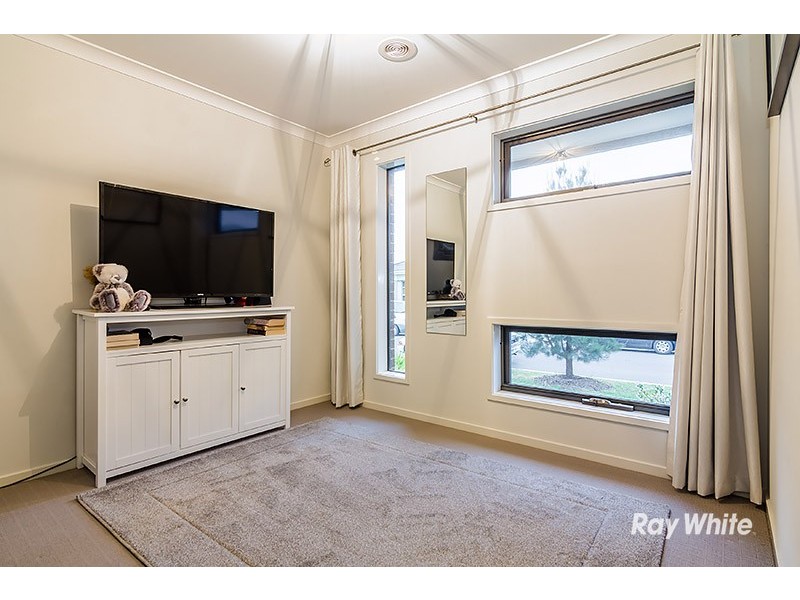 9 Jutland Close, Clyde North VIC 3978
