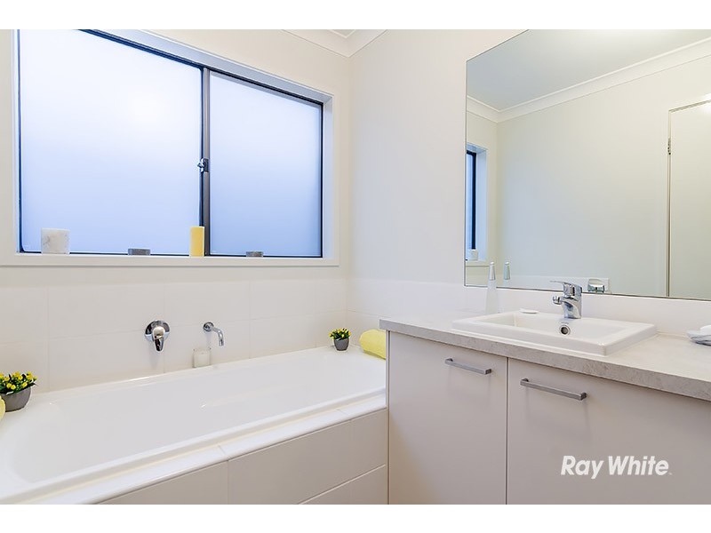 9 Jutland Close, Clyde North VIC 3978