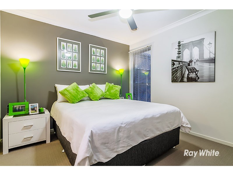 9 Jutland Close, Clyde North VIC 3978