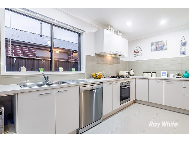 9 Jutland Close, Clyde North VIC 3978