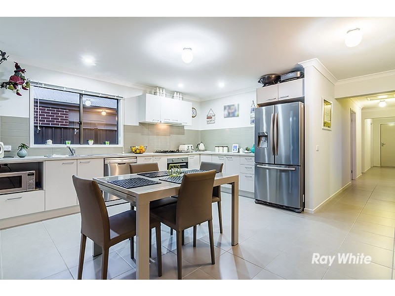 9 Jutland Close, Clyde North VIC 3978