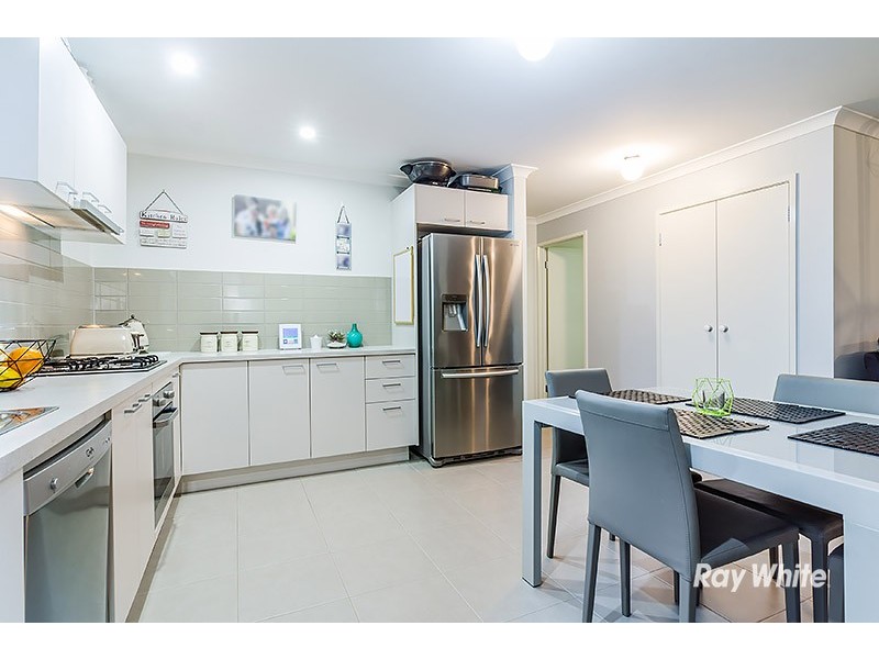 9 Jutland Close, Clyde North VIC 3978