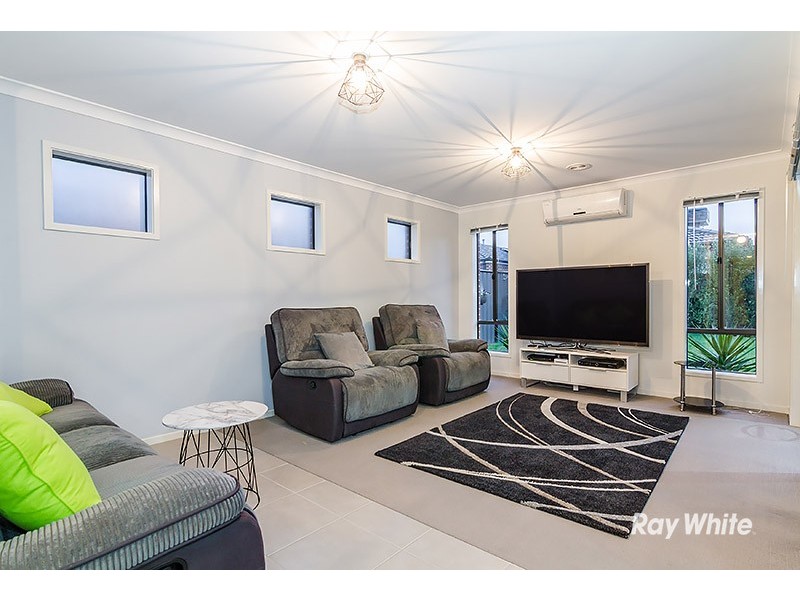 9 Jutland Close, Clyde North VIC 3978