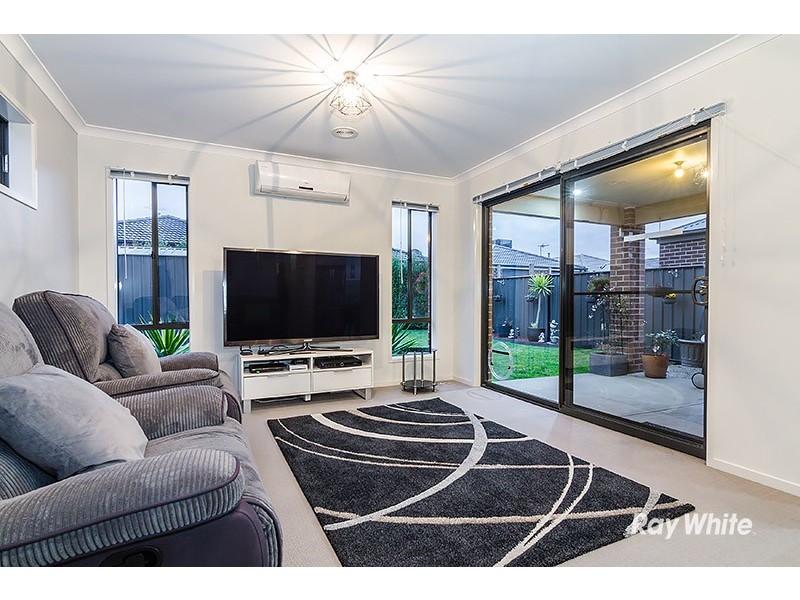 9 Jutland Close, Clyde North VIC 3978