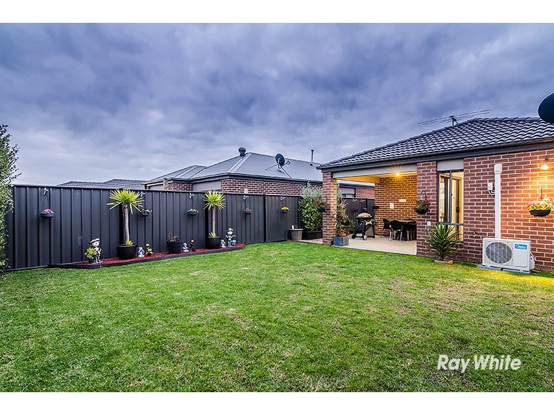 9 Jutland Close, Clyde North VIC 3978