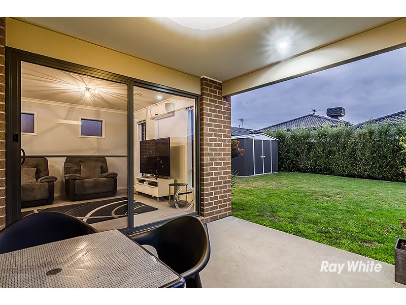 9 Jutland Close, Clyde North VIC 3978
