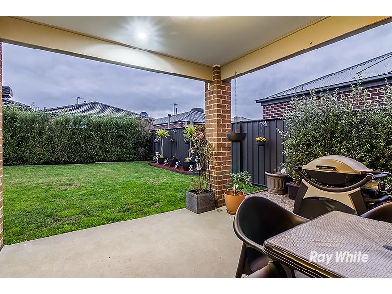 9 Jutland Close, Clyde North VIC 3978