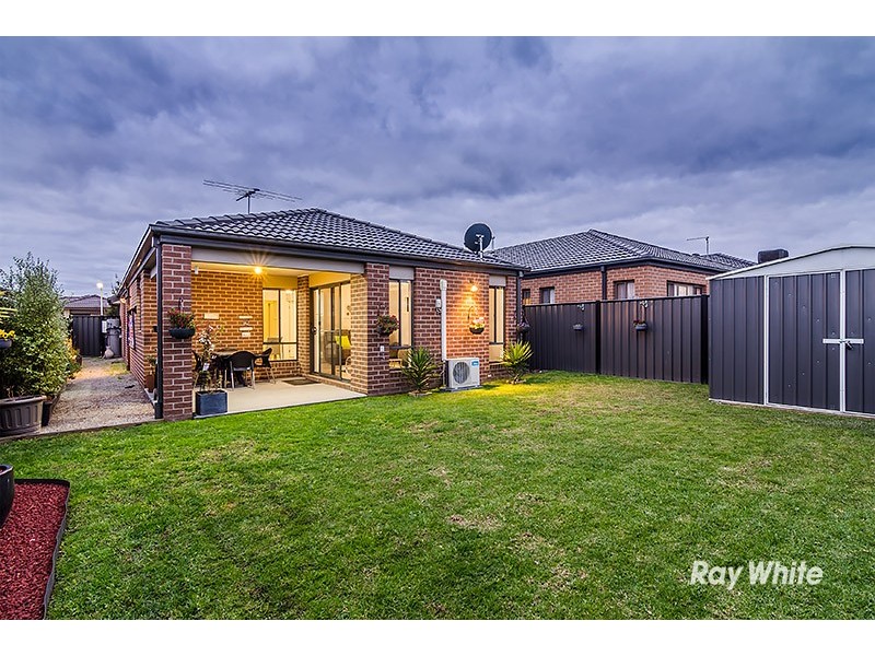 9 Jutland Close, Clyde North VIC 3978