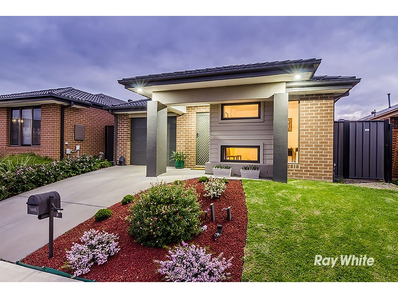 9 Jutland Close, Clyde North VIC 3978