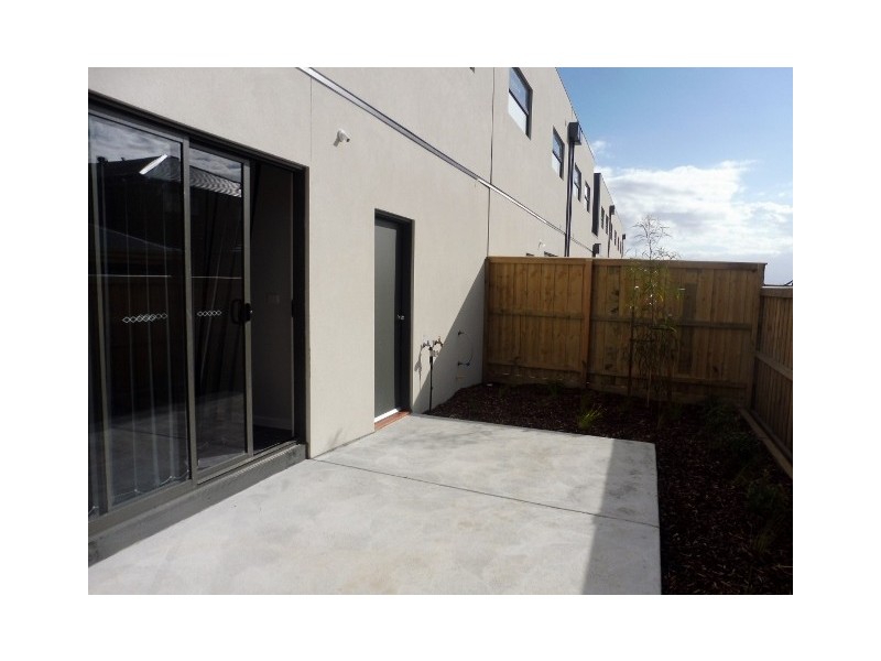 7 Queenie Way, Cranbourne West VIC 3977