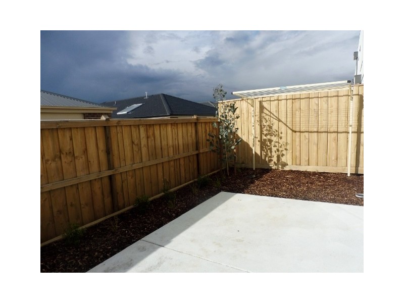 7 Queenie Way, Cranbourne West VIC 3977