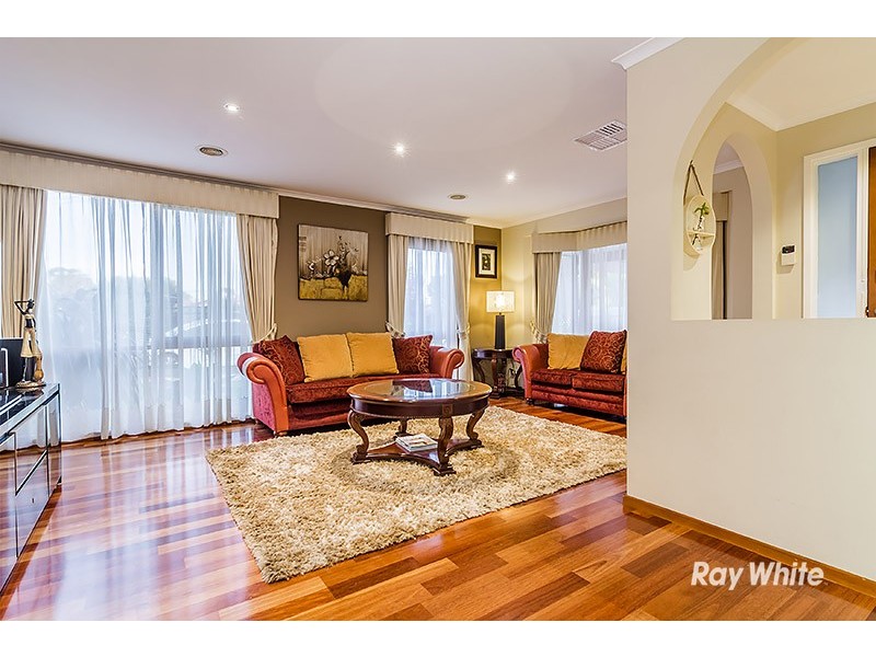 19 Kerrison Drive, Hampton Park VIC 3976