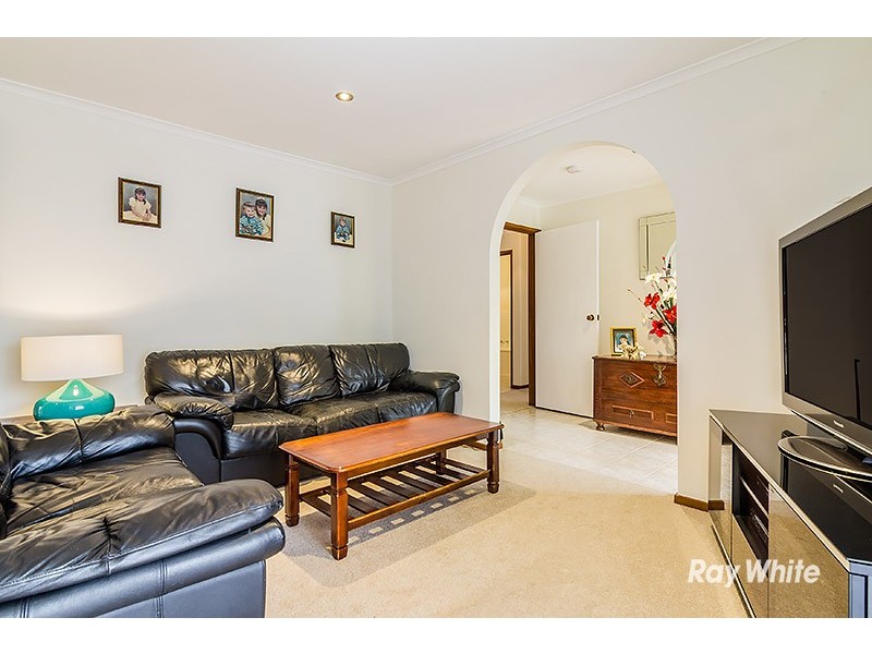 2 Taddor Drive, Cranbourne VIC 3977