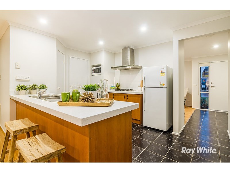 11 Hasluck Cresent, Lynbrook VIC 3975