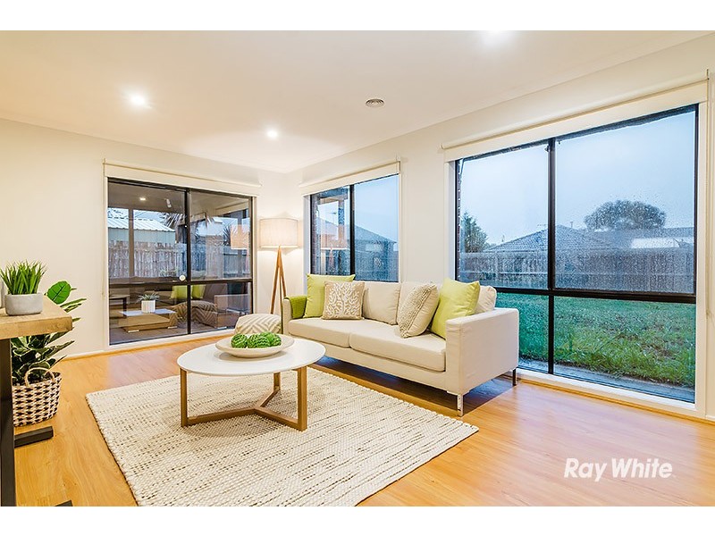 11 Hasluck Cresent, Lynbrook VIC 3975