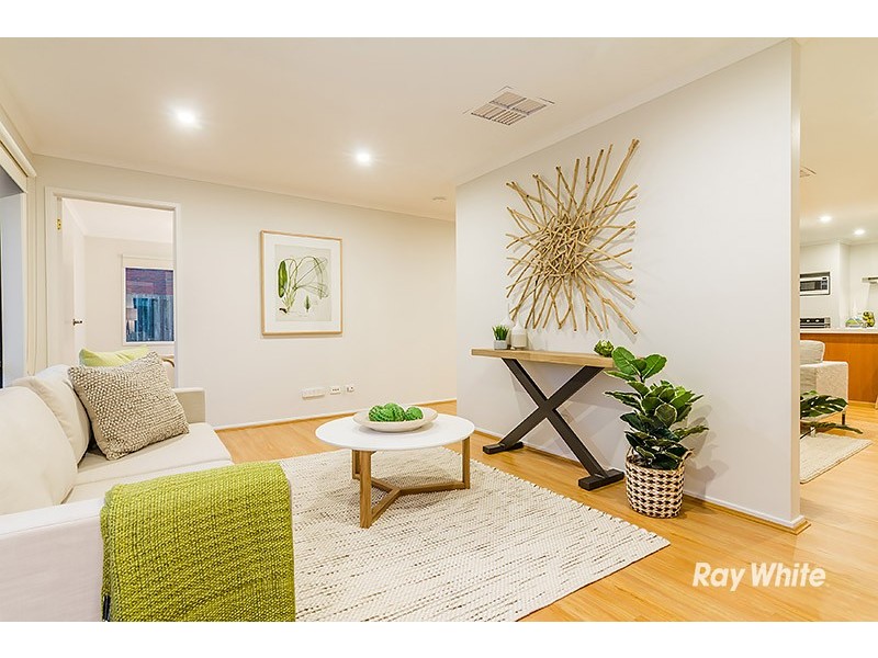 11 Hasluck Cresent, Lynbrook VIC 3975