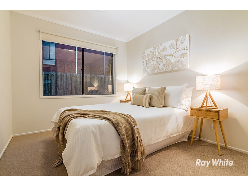 11 Hasluck Cresent, Lynbrook VIC 3975