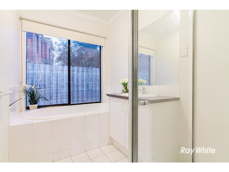 11 Hasluck Cresent, Lynbrook VIC 3975