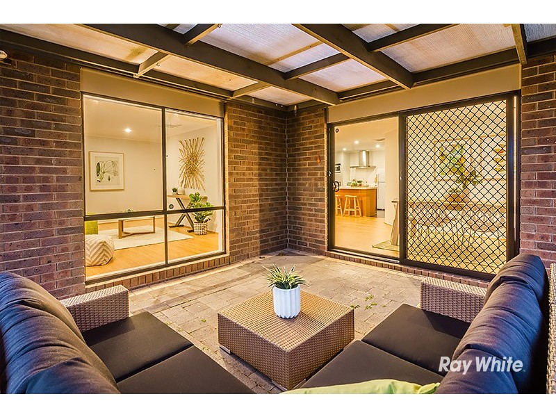 11 Hasluck Cresent, Lynbrook VIC 3975