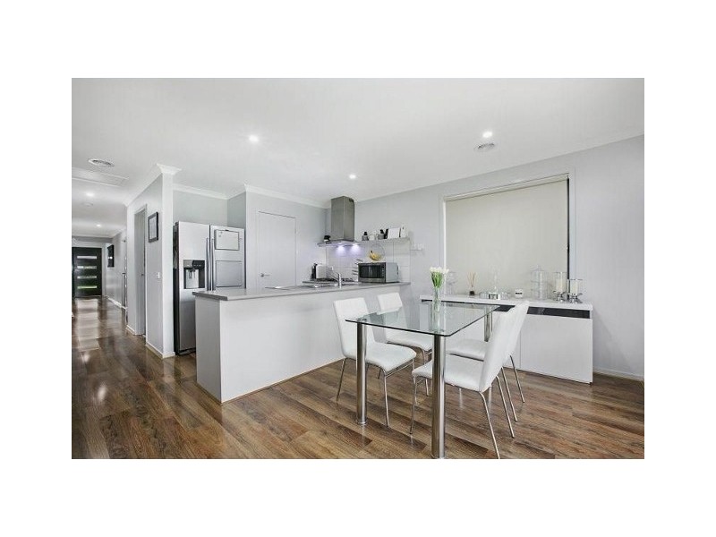 13 McEwan Drive, Cranbourne East VIC 3977