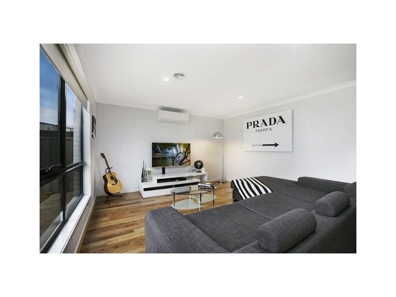 13 McEwan Drive, Cranbourne East VIC 3977