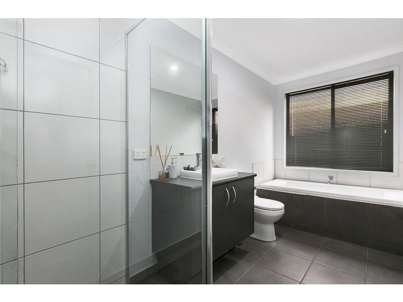 13 McEwan Drive, Cranbourne East VIC 3977