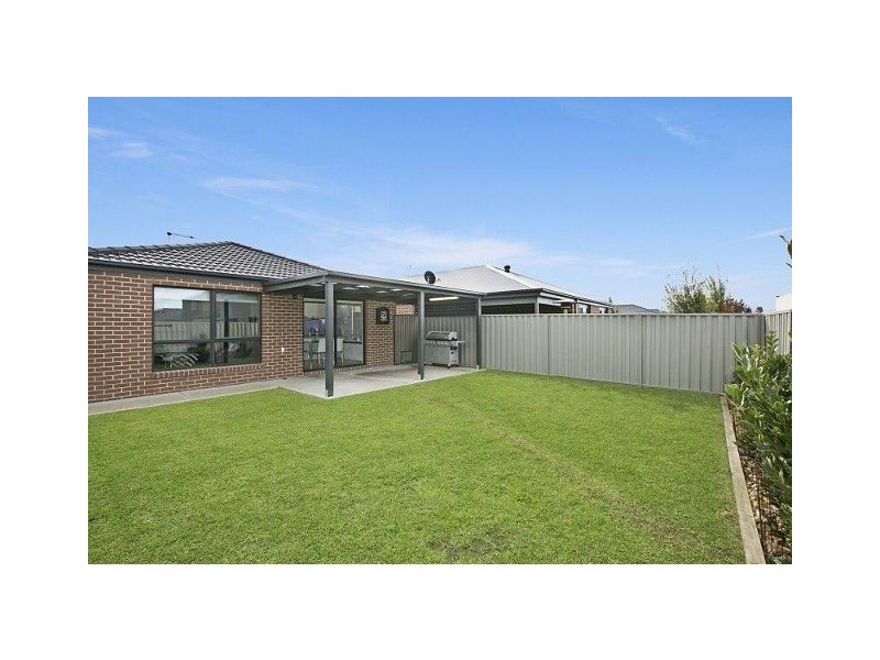 13 McEwan Drive, Cranbourne East VIC 3977