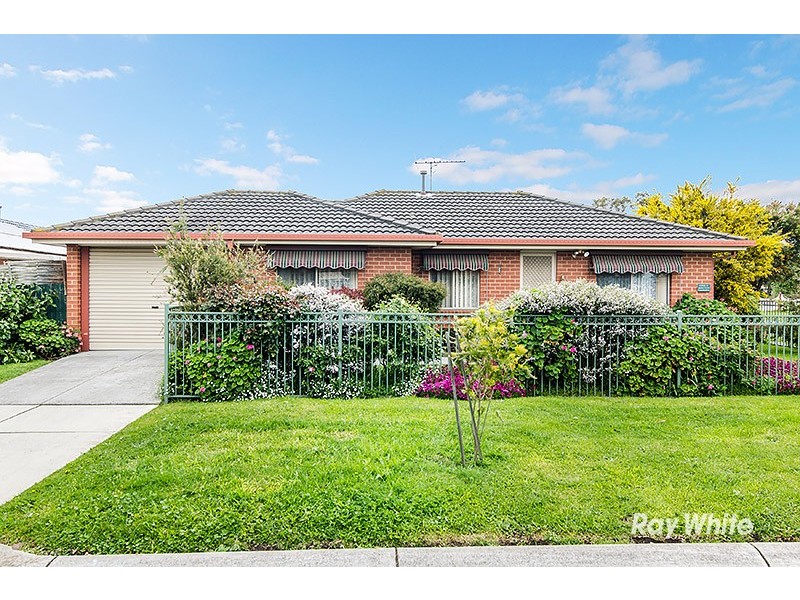 15 Bellarine Drive, Cranbourne VIC 3977