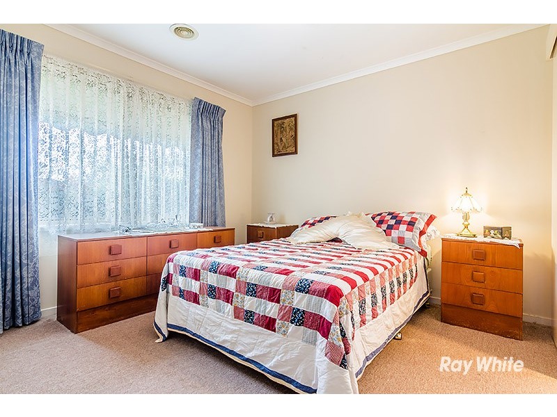 15 Bellarine Drive, Cranbourne VIC 3977