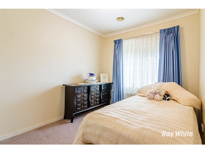 15 Bellarine Drive, Cranbourne VIC 3977