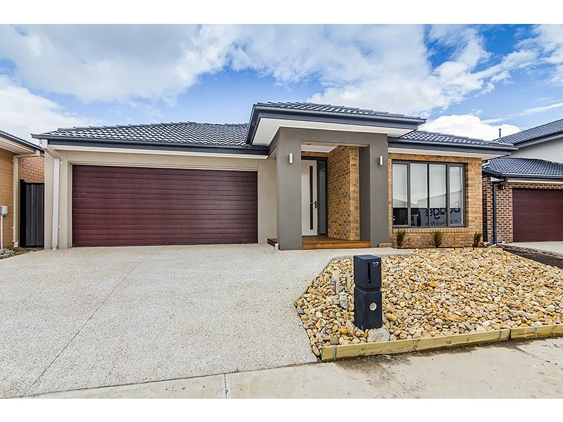 37 Calibre Circuit, Clyde North VIC 3978