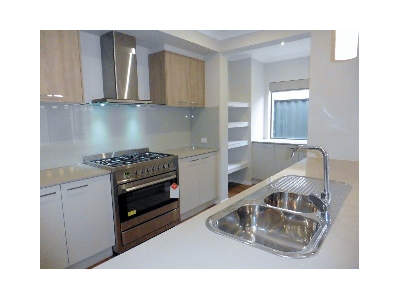 37 Calibre Circuit, Clyde North VIC 3978