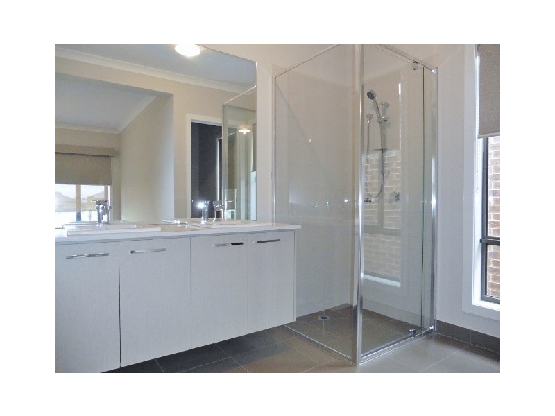 37 Calibre Circuit, Clyde North VIC 3978