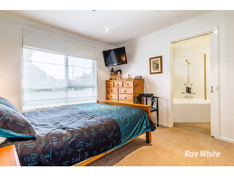 8 Haven Court, Cranbourne VIC 3977