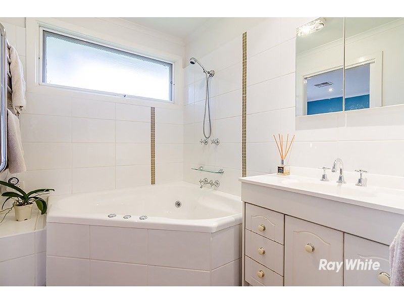 8 Haven Court, Cranbourne VIC 3977