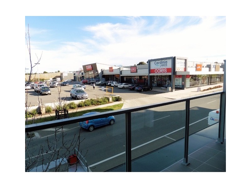 102/141 Windermere Boulevard, Pakenham VIC 3810