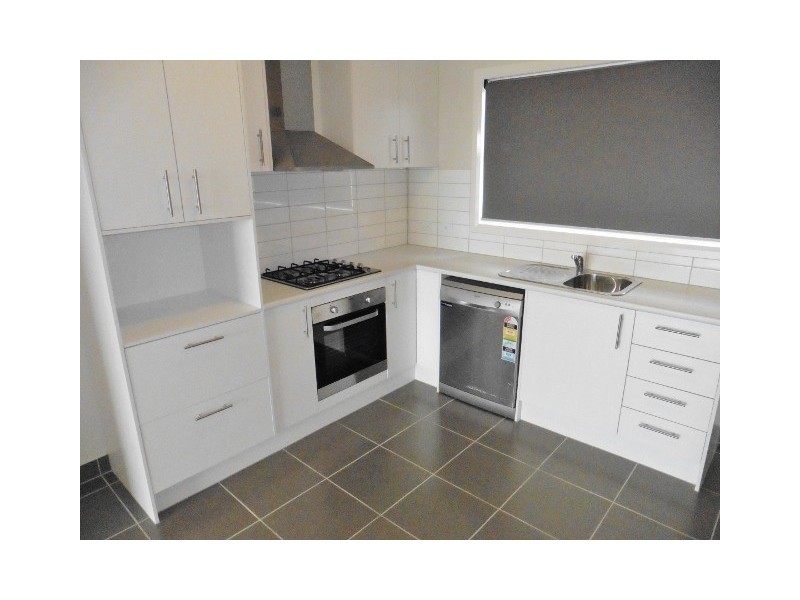 102/141 Windermere Boulevard, Pakenham VIC 3810